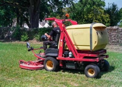 Tracteur tondeuse matériel de Paysagiste à Saint-Nazaire