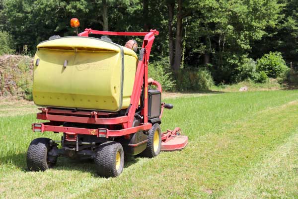 tondeuse-autoportee-professionnelle Découvrez notre matériel professionnel pour une tonte réussie de votre pelouse