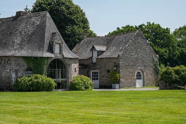 tonte-entretien-pelouse Confiez l'entretien de votre pelouse de votre maison secondaire à Guérande
